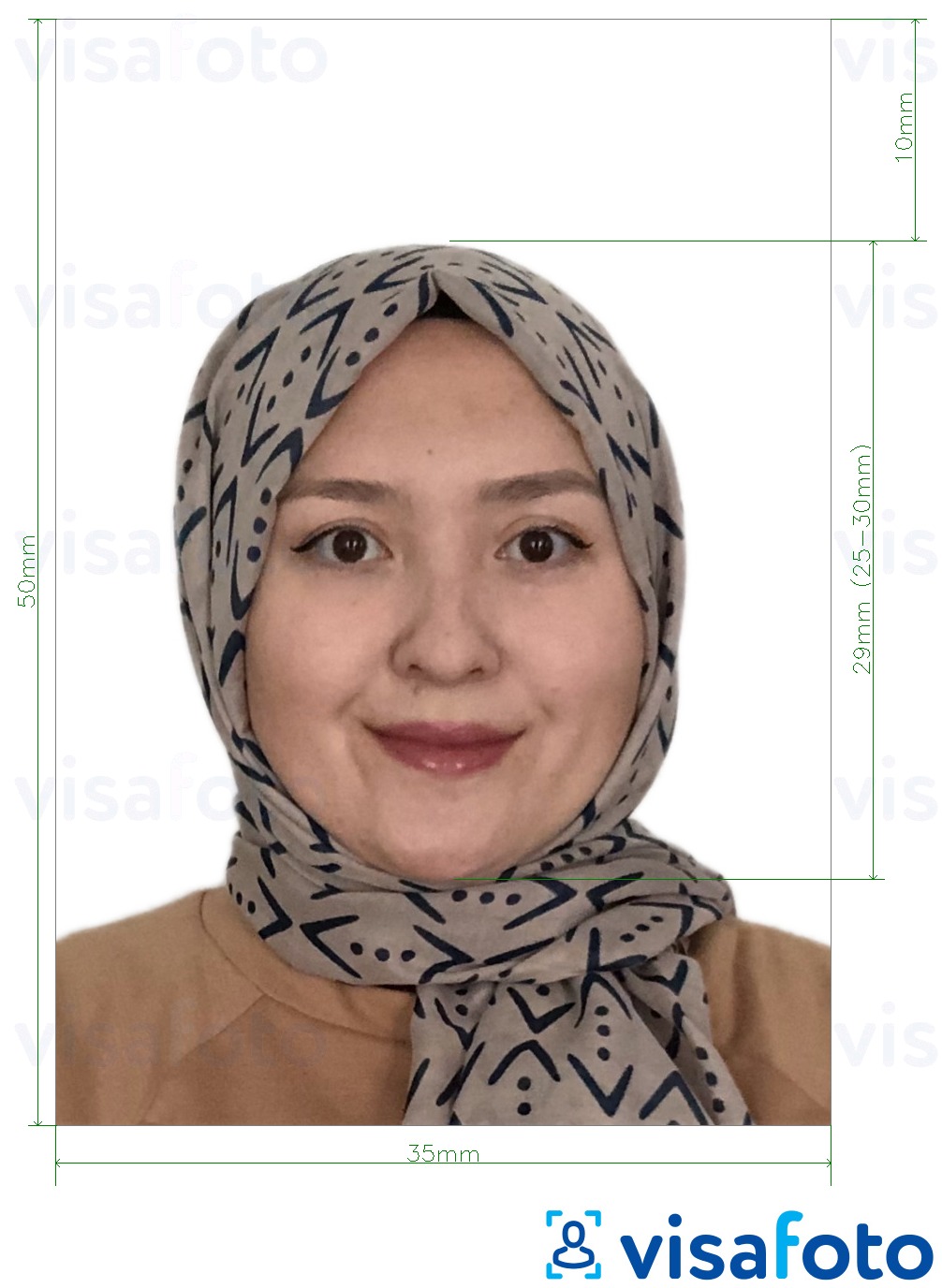 Halimbawa ng larawan para sa Malaysia Passport 35x50 mm white background na may eksaktong sukat na detalye